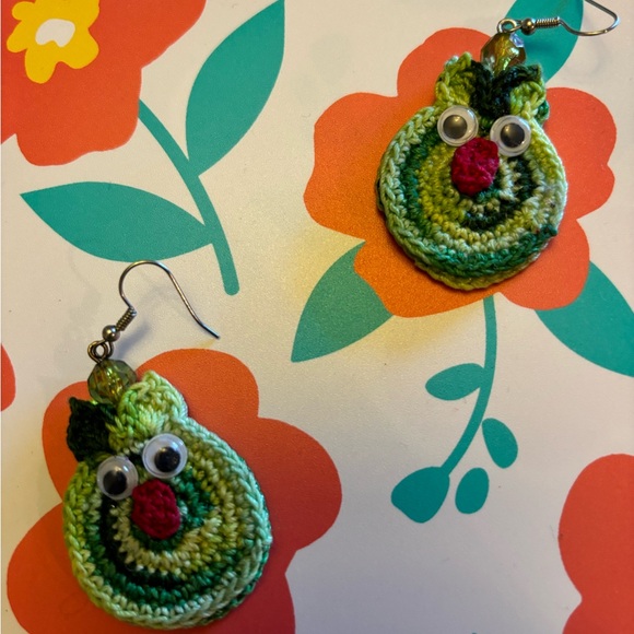 Hand made crochet owl Earring - Picture 7 of 7